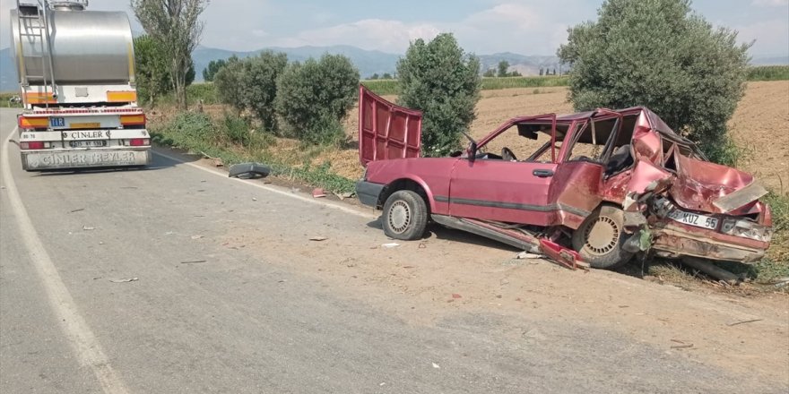 İzmir'de meydana gelen 2 ayrı kazada 4 kişi yaralandı