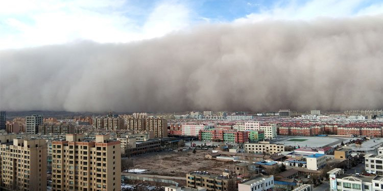 Çin’i kum fırtınası vurdu