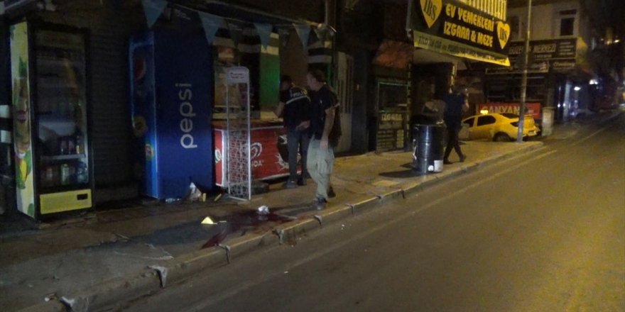 İzmir'de bıçaklı kavga : 1 ölü