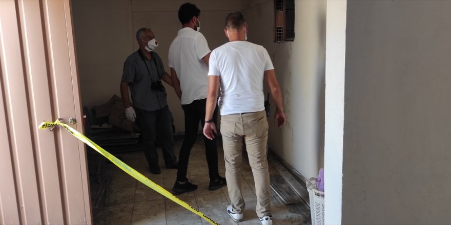 Manisa'da bir apartman boşluğunda erkek cesedi bulundu