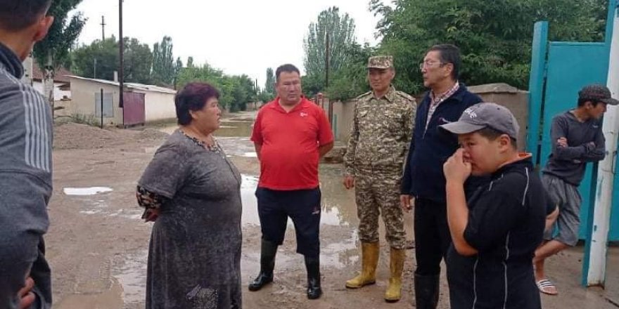 Kırgızistan'ı sel vurdu: Onlarca evi su bastı