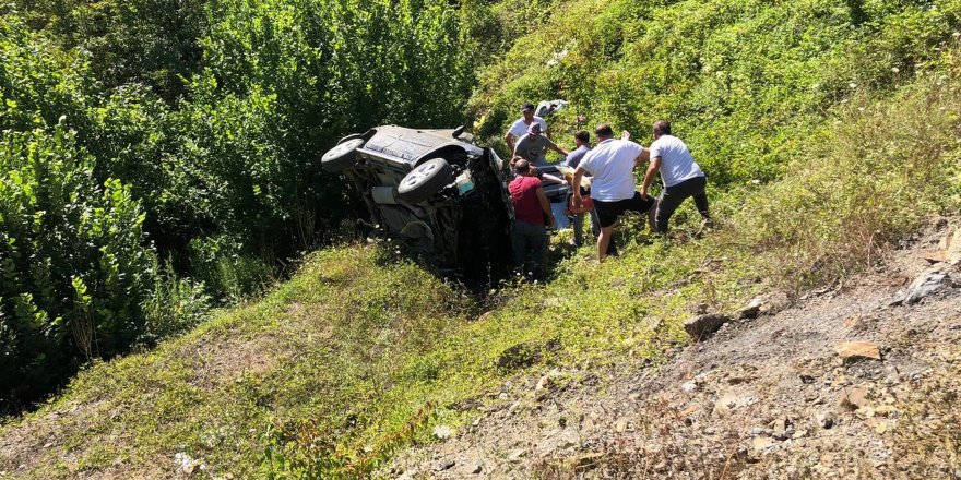 Samsun'da otomobil şarampole yuvarlandı: 2 ölü