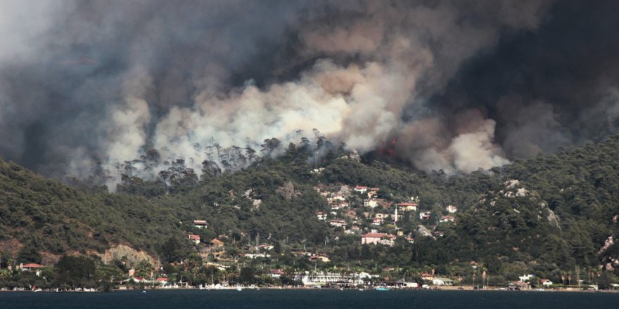 Marmaris’teki yangın Hisarönü Körfezi’ni tehdit ediyor