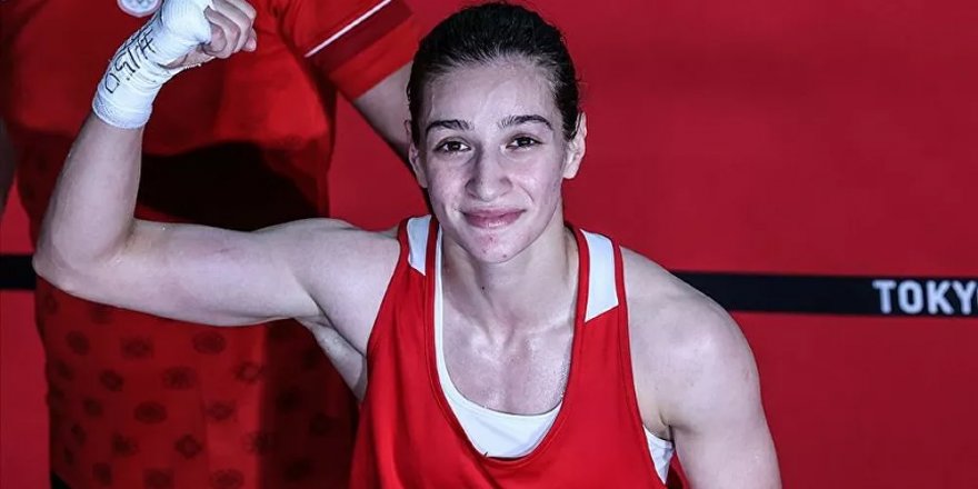 Boksta kadınlar 51 kiloda yarı finale çıkan Buse Naz Çakıroğlu, olimpiyat madalyasını garantiledi