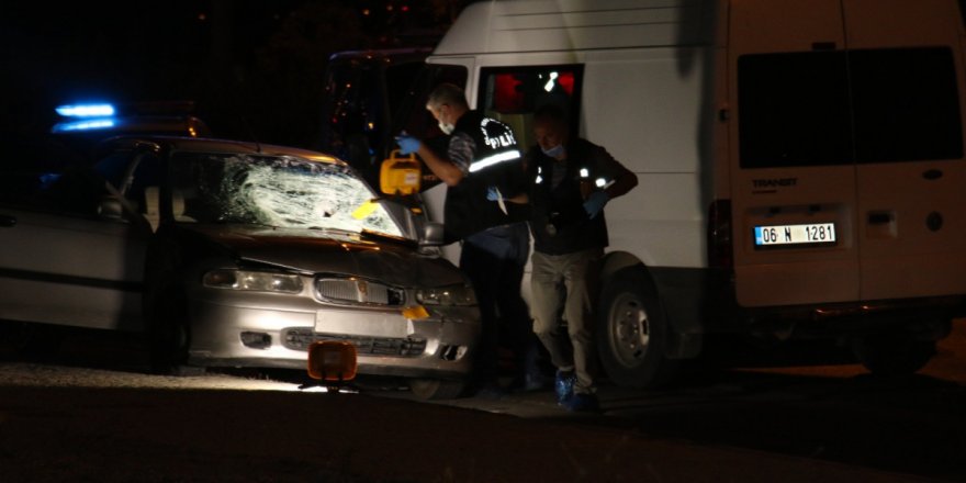 Ankara'da sol şeritte zorla indirilen kadına arkadan gelen başka araç çarptı: 1 ölü