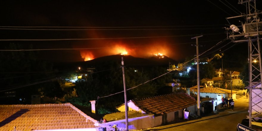 Muğla'nın Kavaklıdere ilçesindeki orman yangını Menteşe ilçesine ulaştı