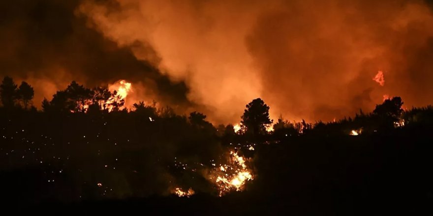 Atina yakınlarında kontrol altına alınan orman yangını yeniden alevlendi