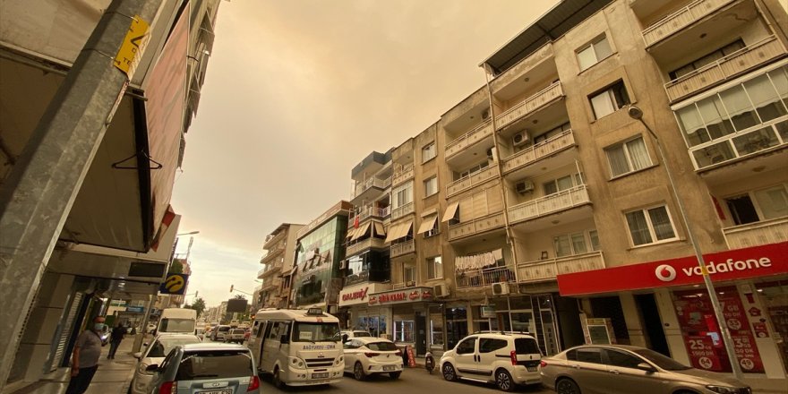 Bölgedeki yangınların dumanı İzmir’de görülüyor