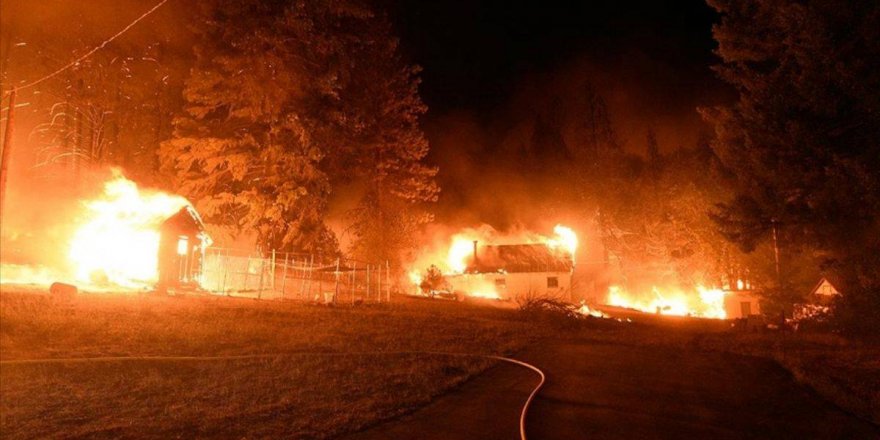 California tarihinin en büyük 3. yangını devam ediyor: 8 kişi kayıp