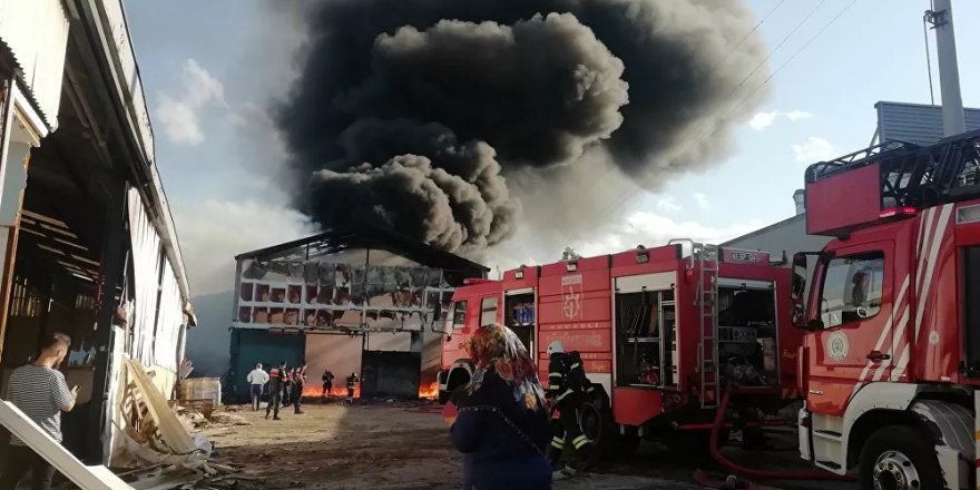 Parke fabrikasında yangın: Çok sayıda itfaiye ekibi sevk edildi