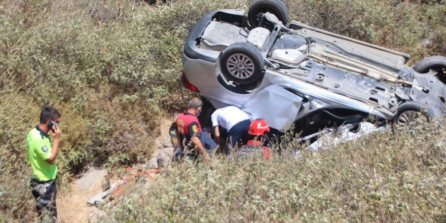 Bodrum'da dere yatağına devrilen otomobilin sürücüsü öldü