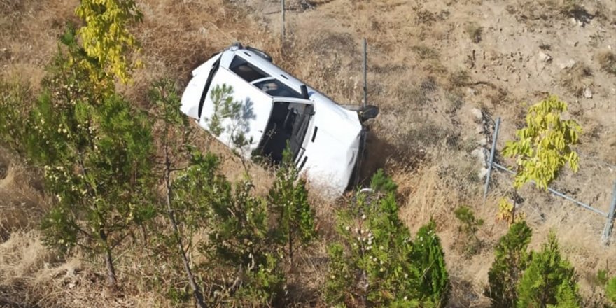 Manisa'da takla atan otomobilin sürücüsü öldü