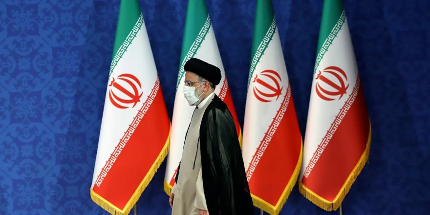 İran'ın yeni Cumhurbaşkanı Reisi, kabine listesini Meclise sundu