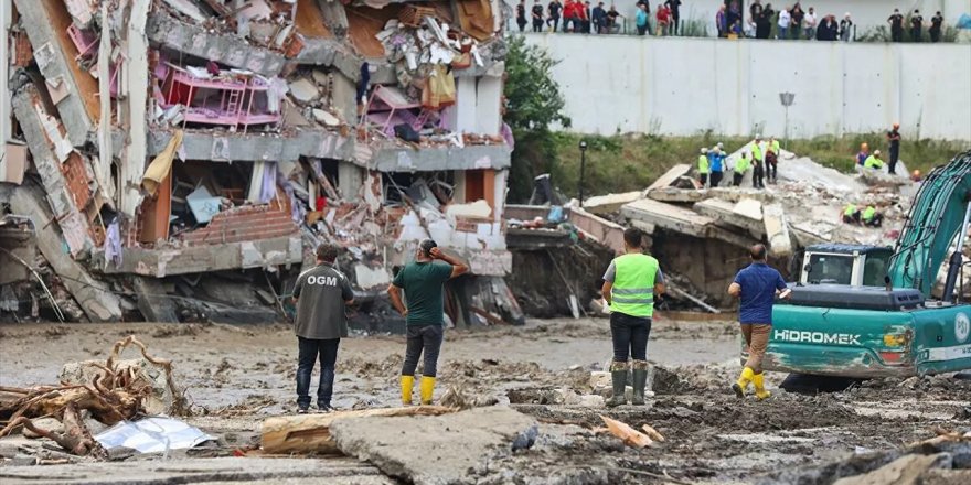 Karadeniz'deki sel felaketinde can kaybı 70'e yükseldi