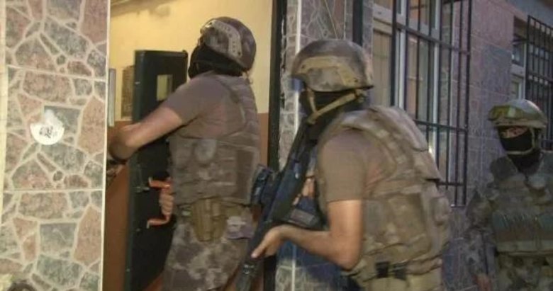 İzmir'in 14 ilçesinde uyuşturucu operasyonu! 20 şüpheli yakalandı