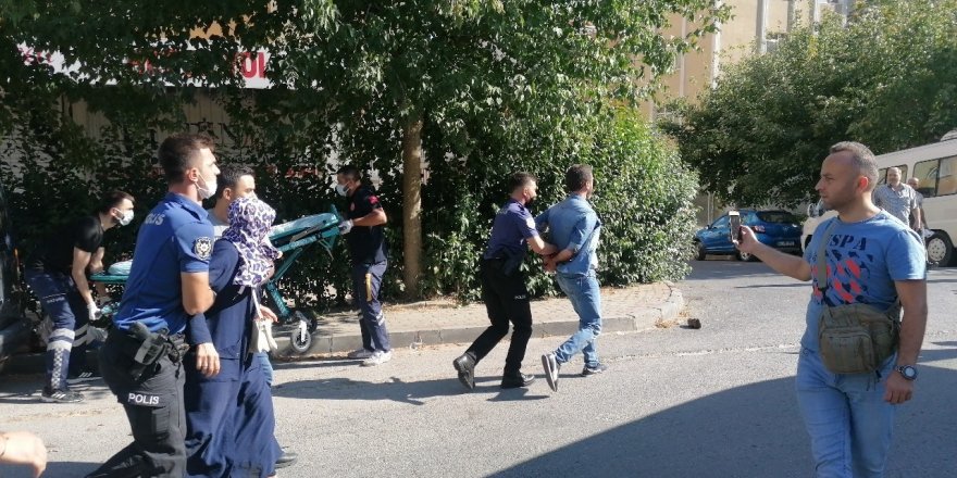 2 komşusunu bıçaklayarak öldüren anne ve oğlunun suç dosyası kabarık çıktı