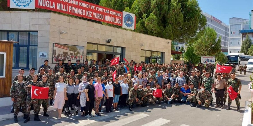 Muğla'da orman yangını söndürme çalışmalarına destek veren Azeri itfaiyeciler ülkelerine uğurlandı