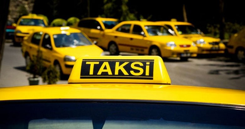 İzmir'de taksi ile çarpışan otomobilin sürücüsü öldü