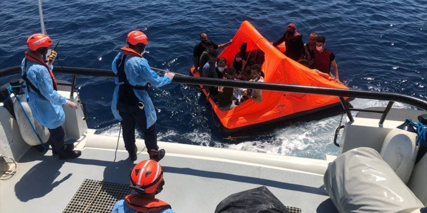 Aydın'da Türk kara sularına geri itilen 49 düzensiz göçmen kurtarıldı