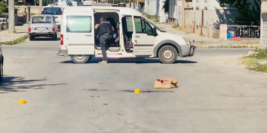 Afyonkarahisar'da husumetlisini minibüs durağında pompalı tüfekle yaralayan kişi, yakalandı