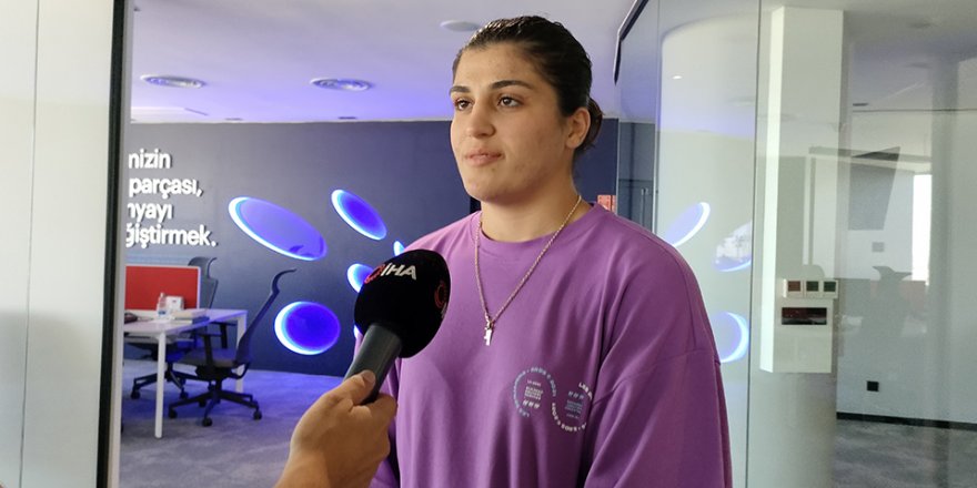 Busenaz Sürmeneli: "İki olimpiyat altın madalyası alarak profesyonel boksa geçmek istiyorum"