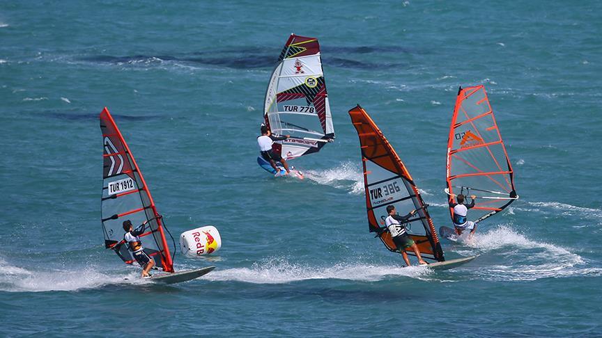 Rüzgar sörfünde İzmir'deki Funboard Slalom Ligi 2. ayak yarışları tamamlandı