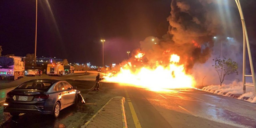 Suudi Arabistan'da akaryakıt tankerinde çıkan yangın 10 araca sıçradı