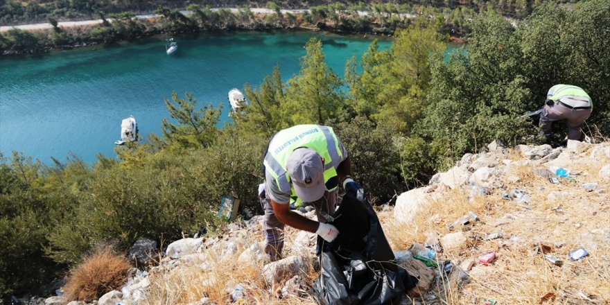 Bodrum'da sahil ve yol kenarlarında yapılan çevre temizliğinde 1 ton atık toplandı