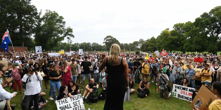 Avustralya’da aşı karşıtları sokaklara döküldü