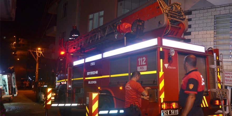 Ocakta unutulan yemeğin dumanı mahalleyi ayağa kaldırdı