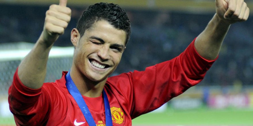 Ronaldo resmen Manchester United'ta