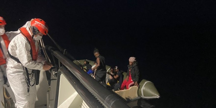 Aydın'da Yunanistan unsurlarınca Türk kara sularına geri itilen 120 düzensiz göçmen kurtarıldı