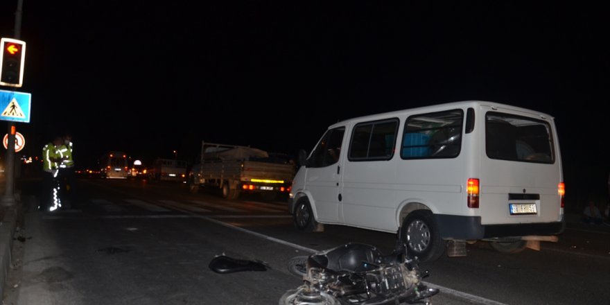 Aydın'da hafif ticari araçla çarpışan motosikletin sürücüsü öldü