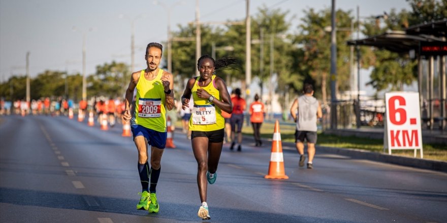 9 Eylül Uluslararası İzmir Yarı Maratonu tamamlandı