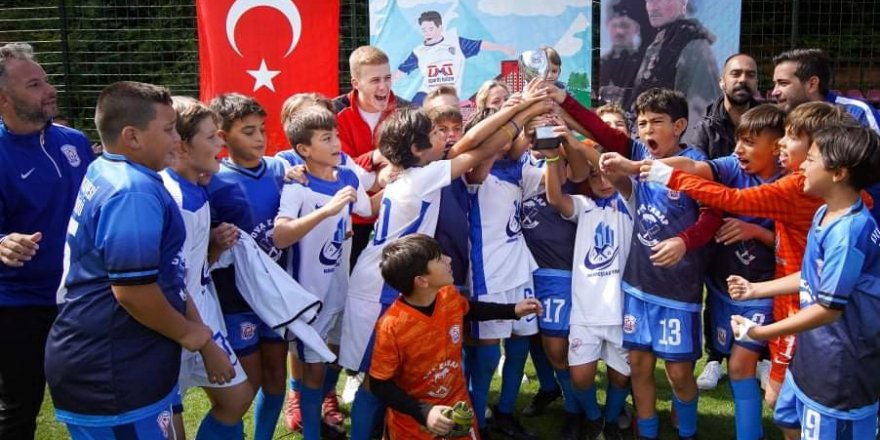 Urla Belediyesi Spor Kulübü'nden U12 ve U14'te kupa