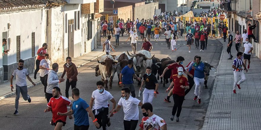 İspanya’da salgının başından bu yana ilk boğa koşusu yapıldı