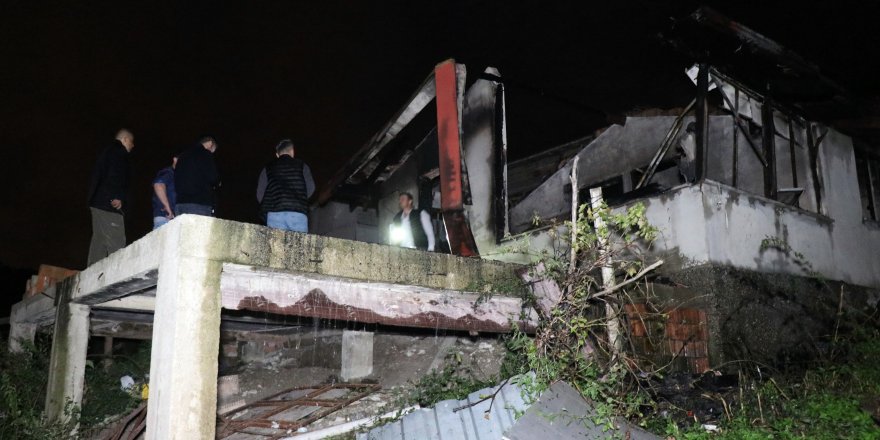 Alevler içerisinde kalan tek katlı evin içerisinde hayatını kaybetti