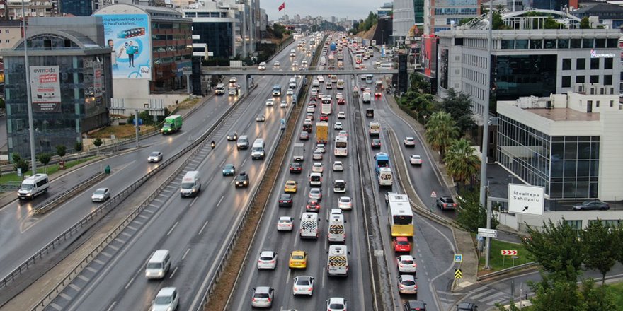 İstanbul’da yağışlar trafiği vurdu, yoğunluk yüzde 55’i gördü