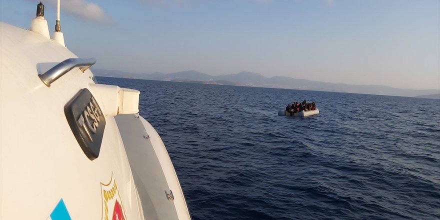 Muğla'da Türk kara sularına itilen 39 düzensiz göçmen kurtarıldı