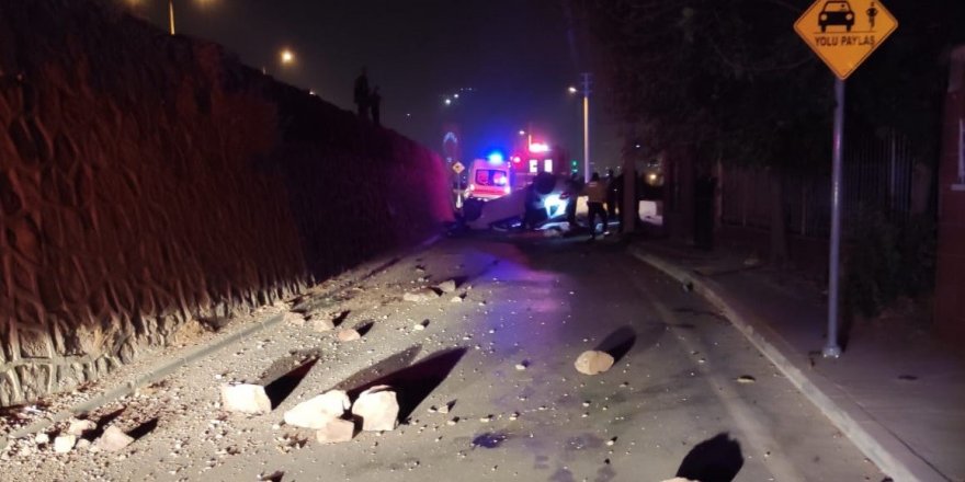 İzmir'de kontrolden çıkan araç yan yola uçtu: 1 ölü