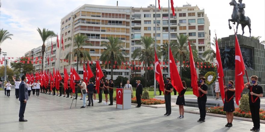 İzmir'de İlköğretim Haftası kutlandı