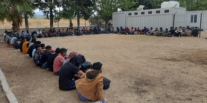 İzmir'de yasa dışı geçişe hazırlanan 161 düzensiz göçmen yakalandı