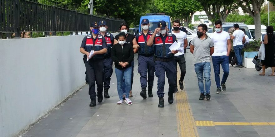 Teslim edeceği silahlarla yakalanan kadın: Çocuğumu everecektim ama beş kuruşum yoktu