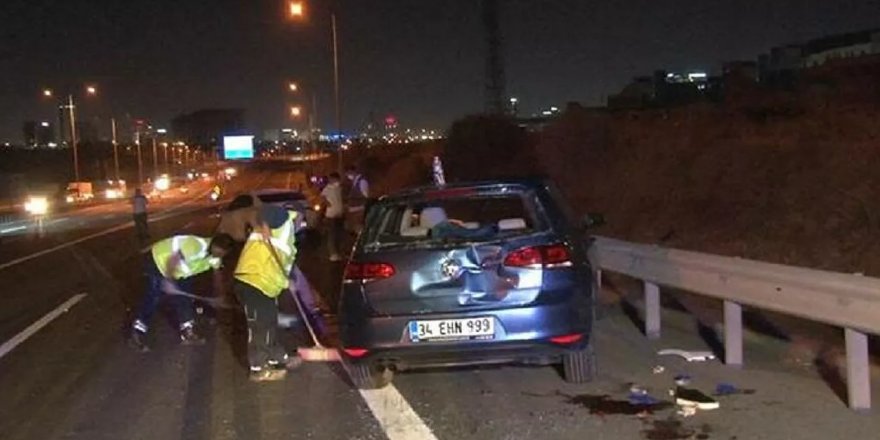 İstanbul'da kazaya yardım edenlerin arasına otomobil daldı: 1 ölü, 6 yaralı