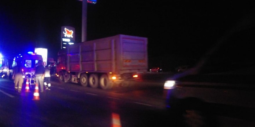 İzmir'de tır ve belediye otobüsü çarpıştı: 10 yaralı
