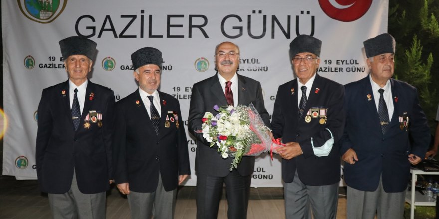 İzmir'de Gaziler Günü nedeniyle yemek düzenlendi