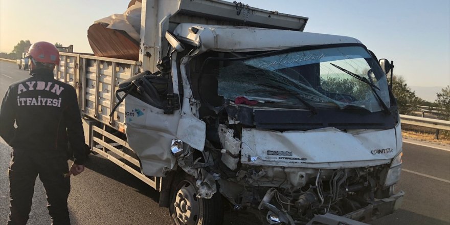 Aydın'da kamyonetle minibüsün çarpıştığı kazada 2 kişi yaralandı