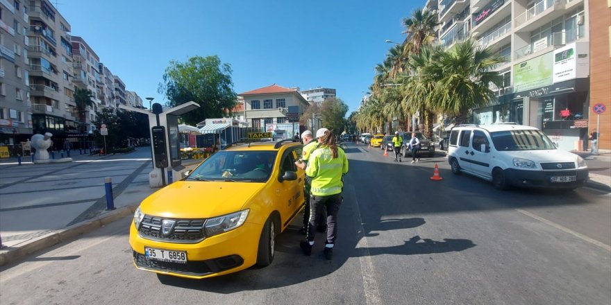 İzmir'de ticari taksilere denetim yapıldı