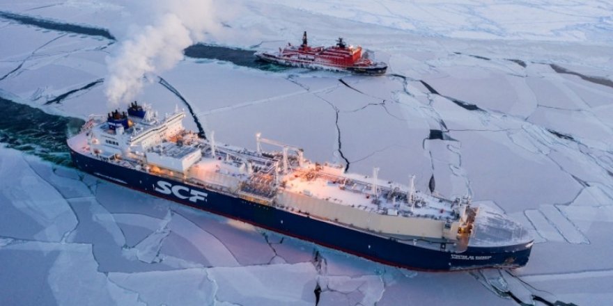 Rus gemisi tarihte ilk kez kışın Kuzey Buz Denizi'ni geçti