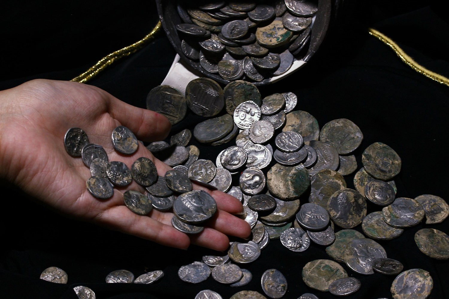 Aizanoi Antik Kenti'nde özel bir sikke koleksiyonu bulundu